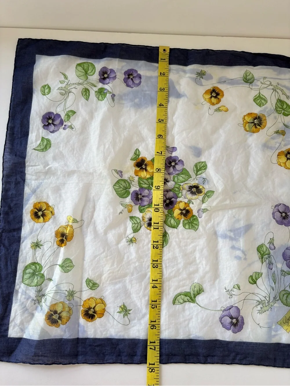 Authentic VNTG Gucci Cotton Floral Pansey Pocket Square Handkerchief Blue Flawed - Picture 6 of 6